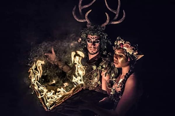 Jongleur de feu de la compagnie Il était une flamme