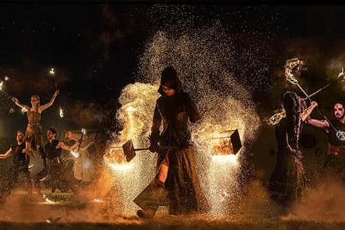 Performance de Muspellheim, spectacle de feu et de musique